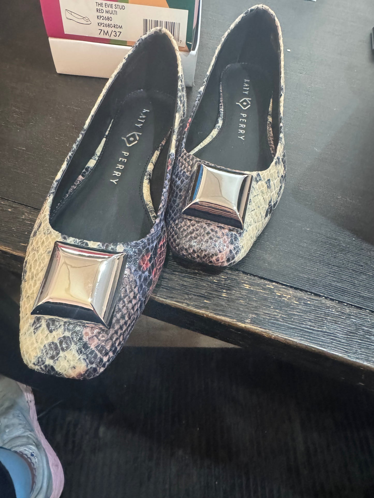 Katy Perry Size 7M Flats