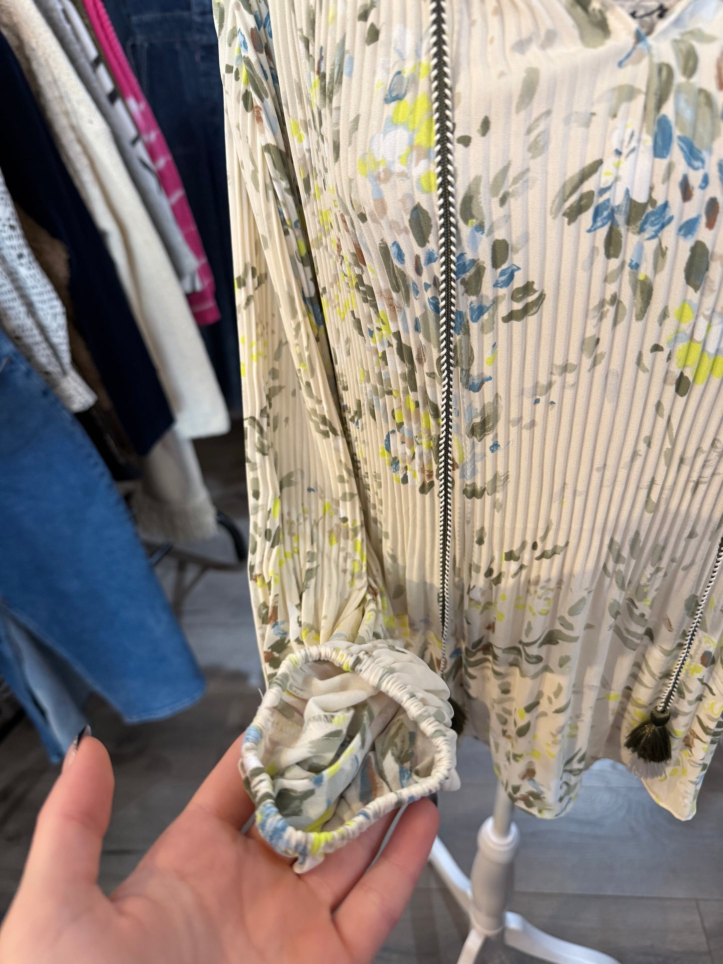 White House Black Market NWT Blouse - Size Small