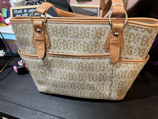 Great condition medium handbag