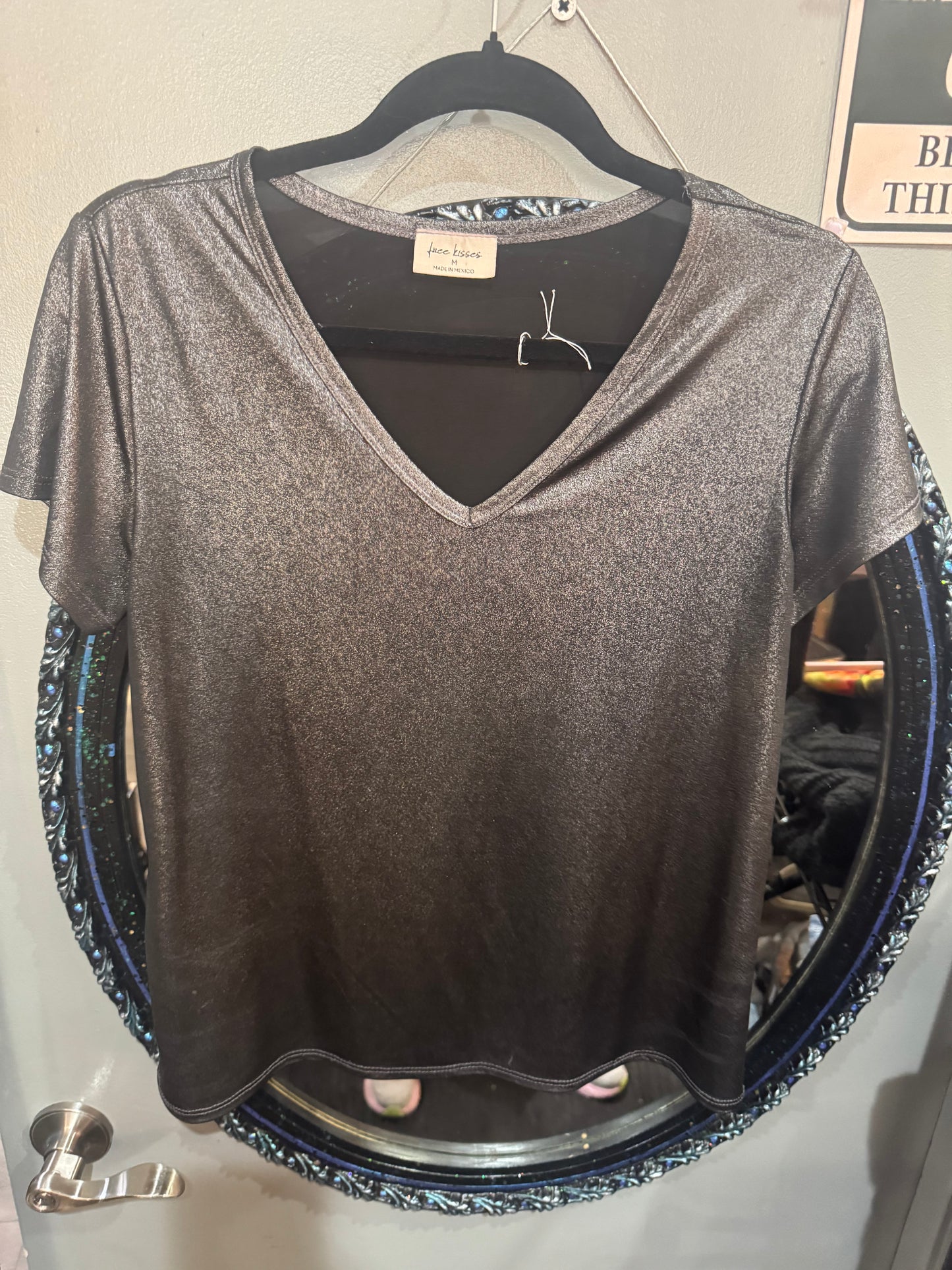 Free Kisses Tshirt - VNECK with Shimmer - Size Medium