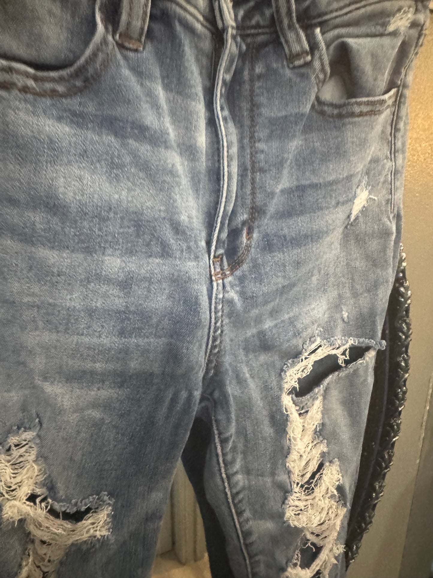 American Eagle - Distressed Jeans - Size 4
