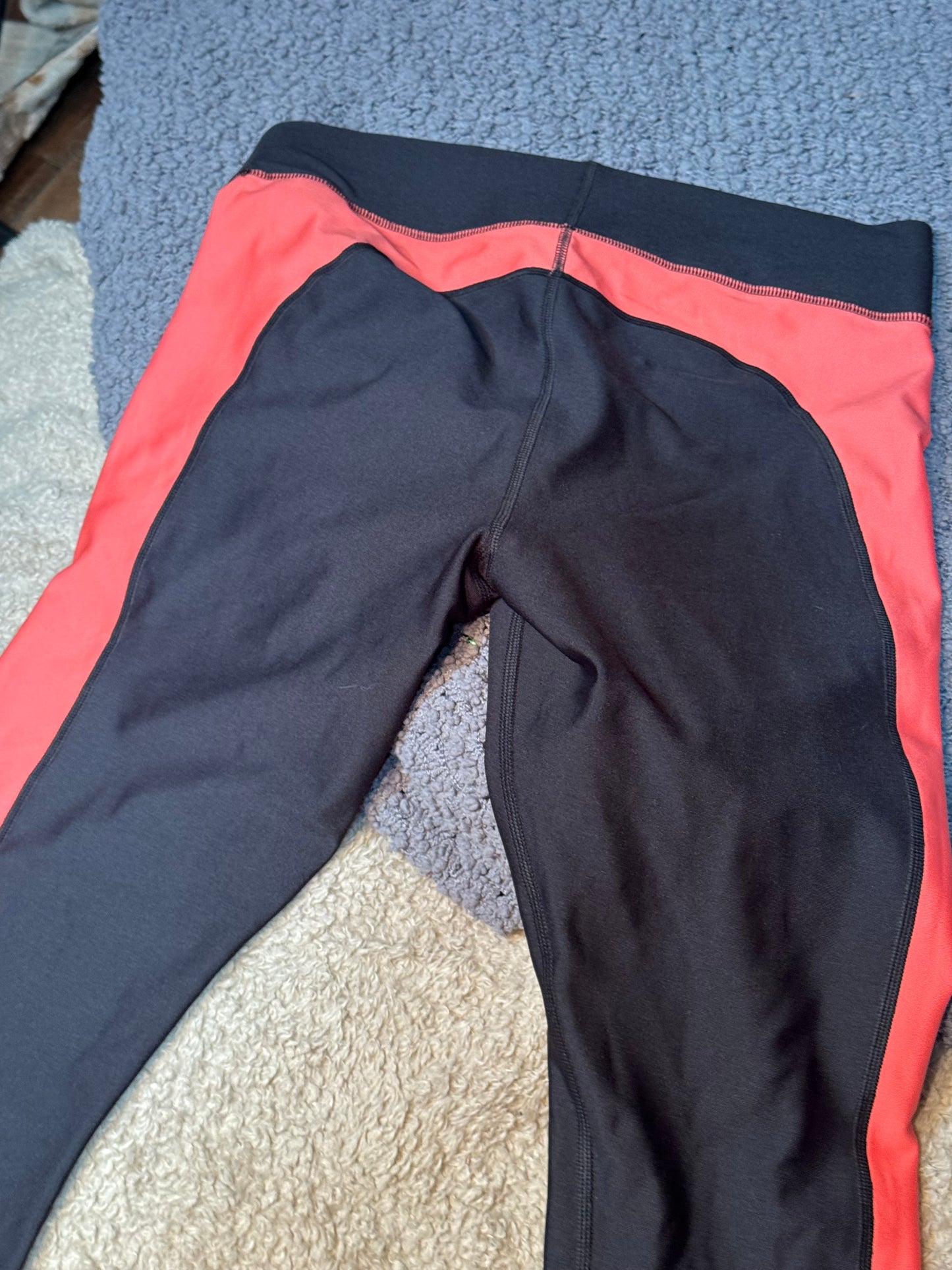 Under Armour great condition capri leggings