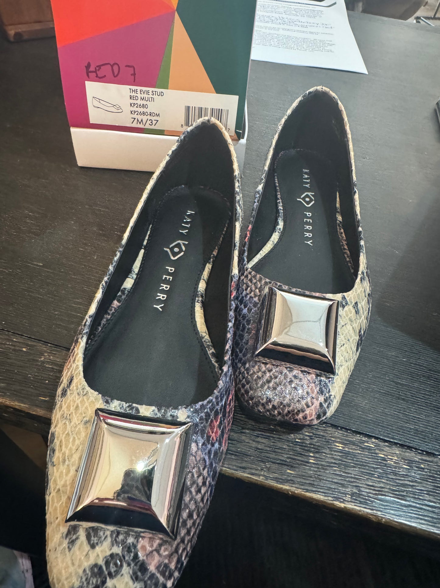 Katy Perry Size 7M Flats