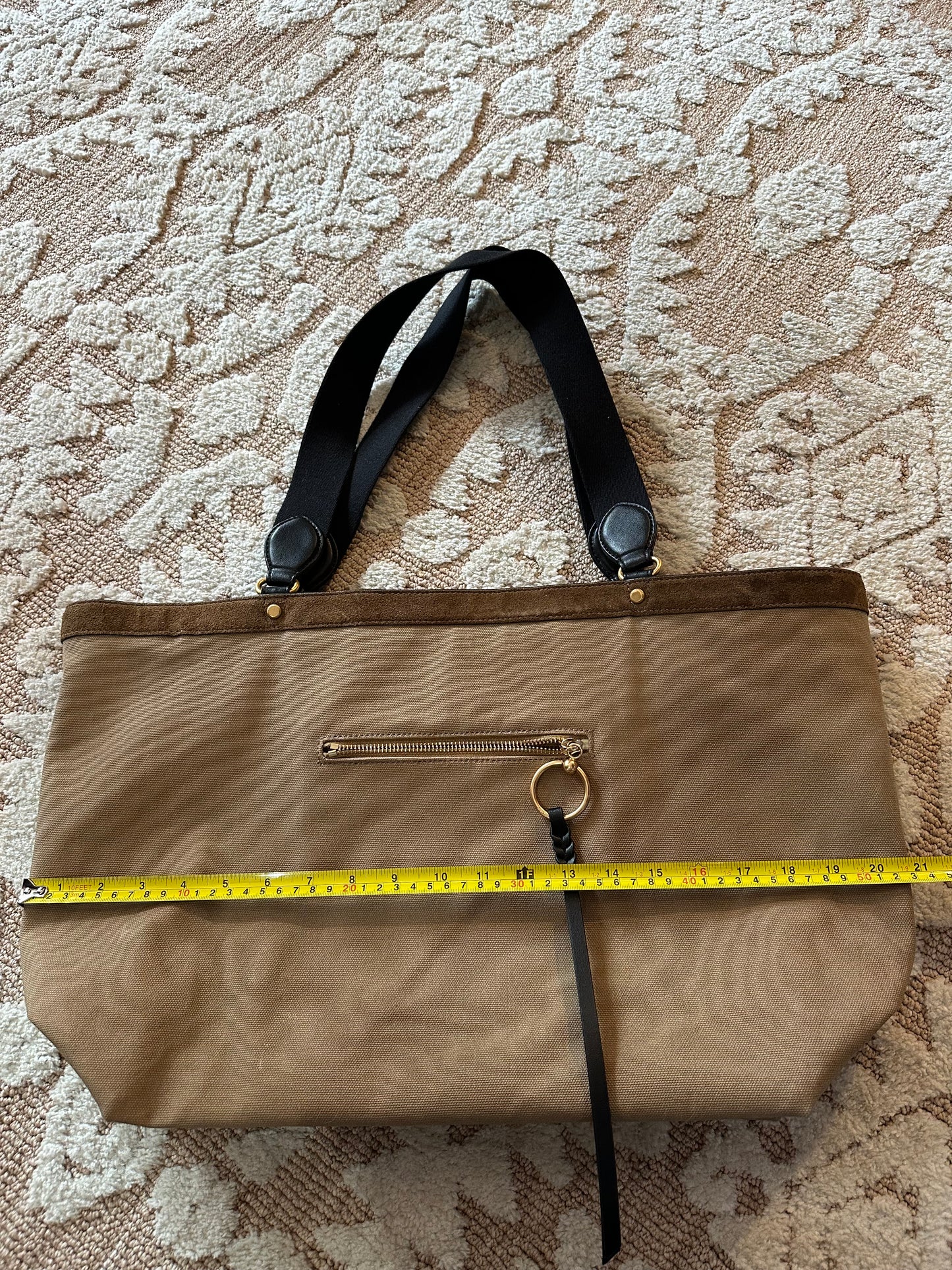 Gently used handbag. So spacious.