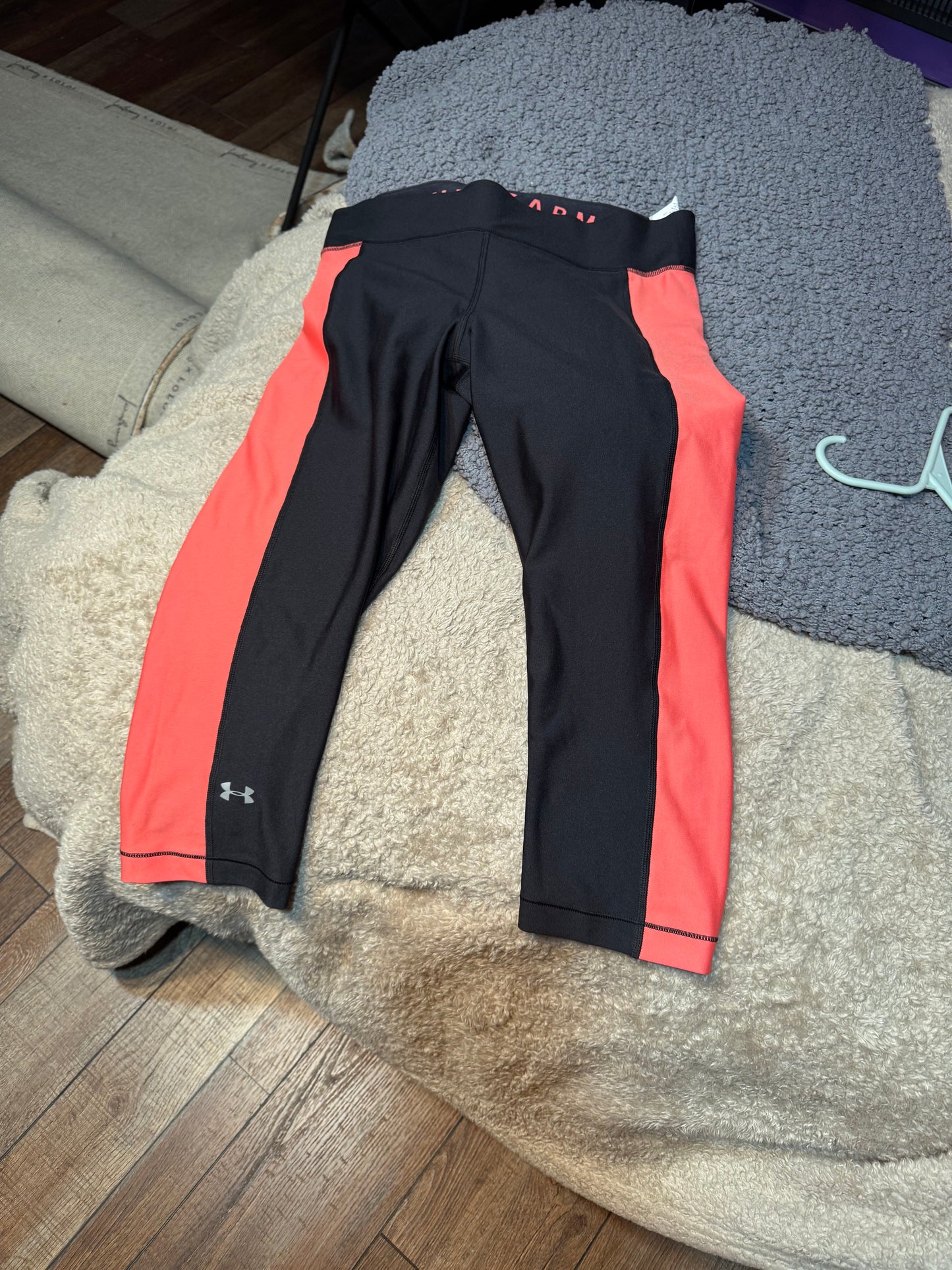 Under Armour great condition capri leggings