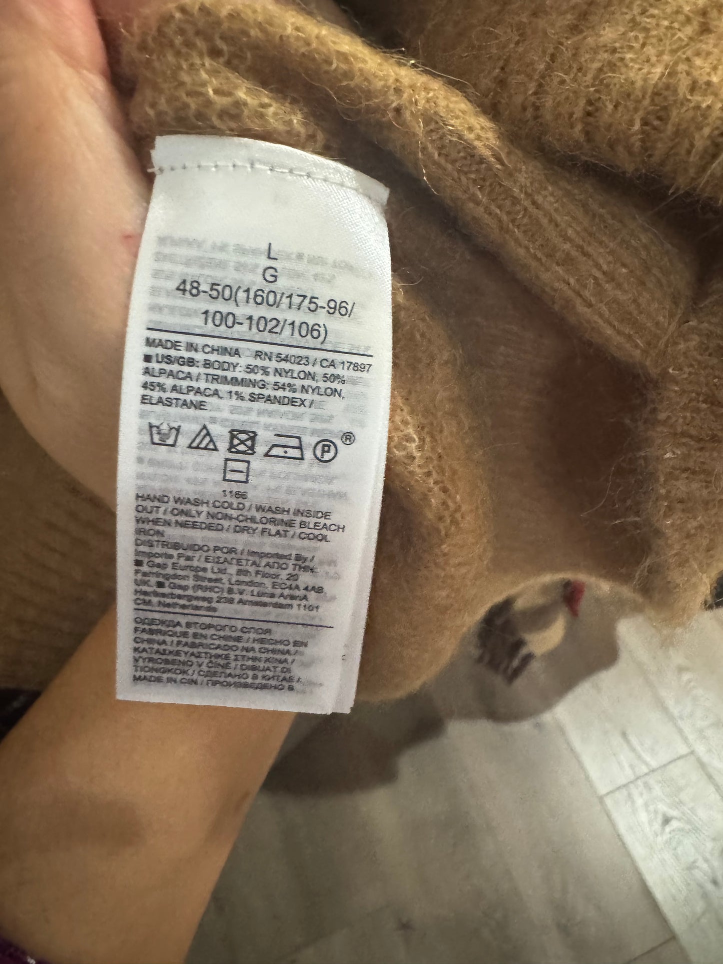 Banana Republic Women’s Sweater - Size Large