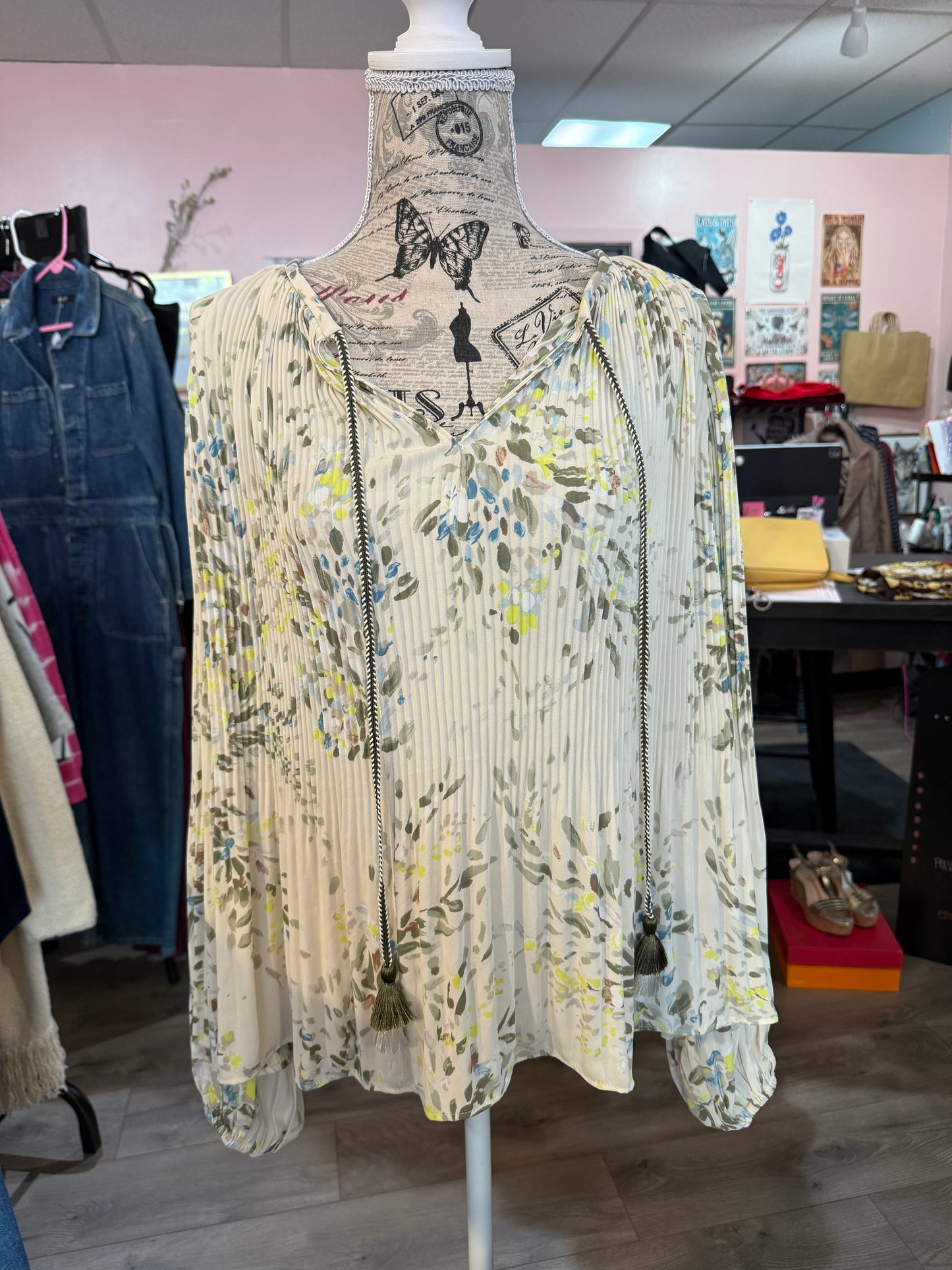 White House Black Market NWT Blouse - Size Small