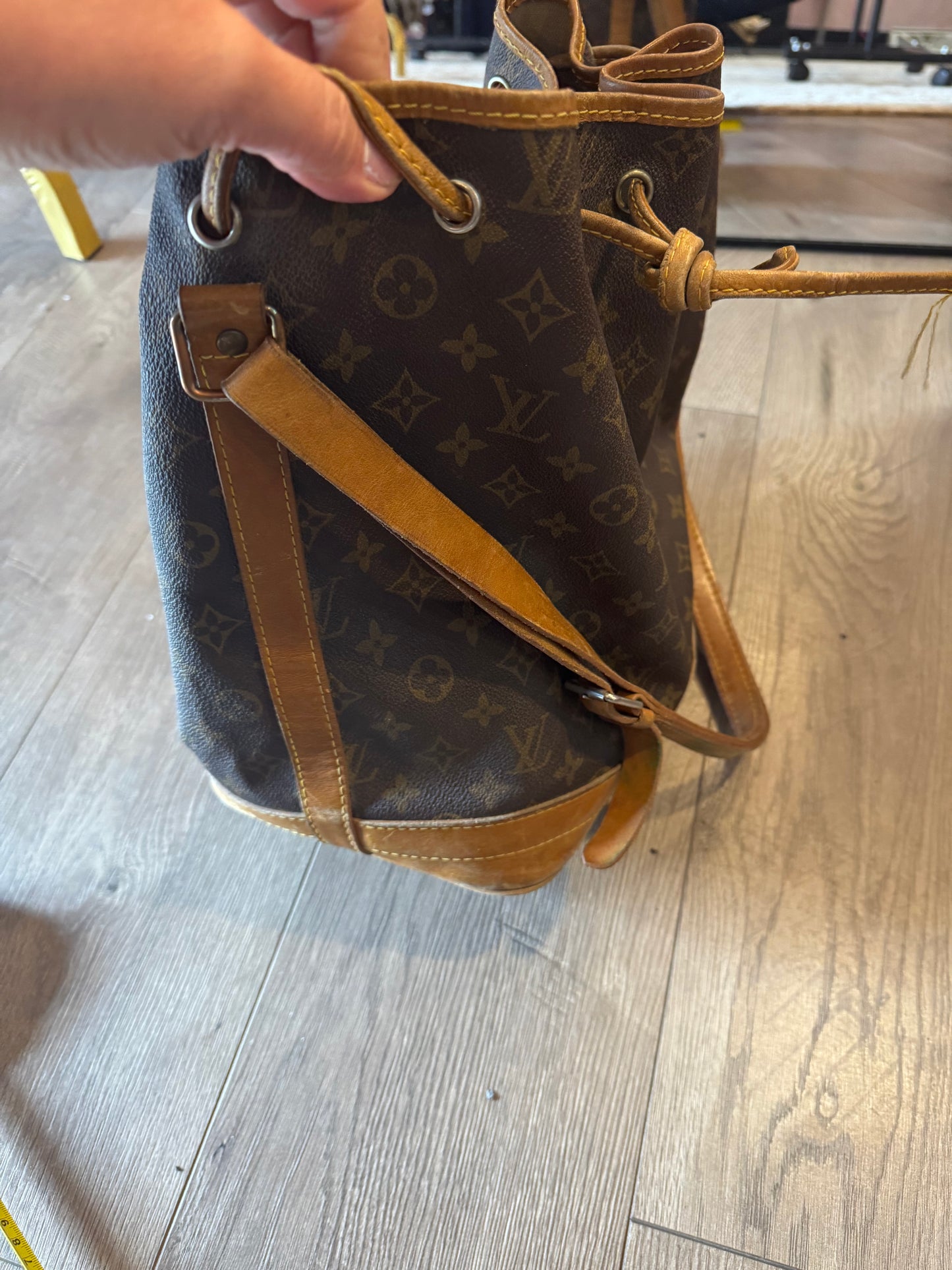 Preloved authentic Louis Vuitton bag!