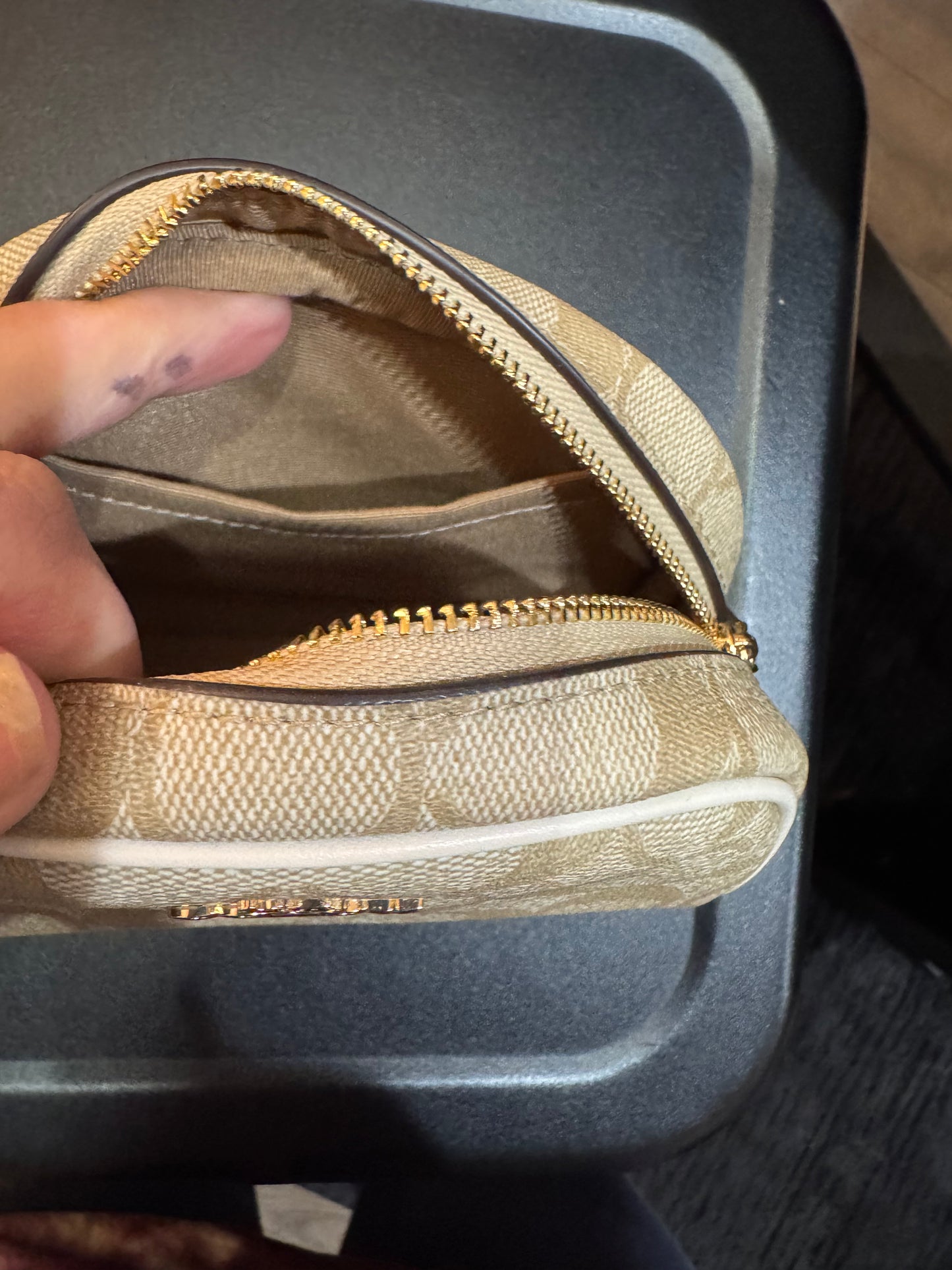Coach. Makeup case