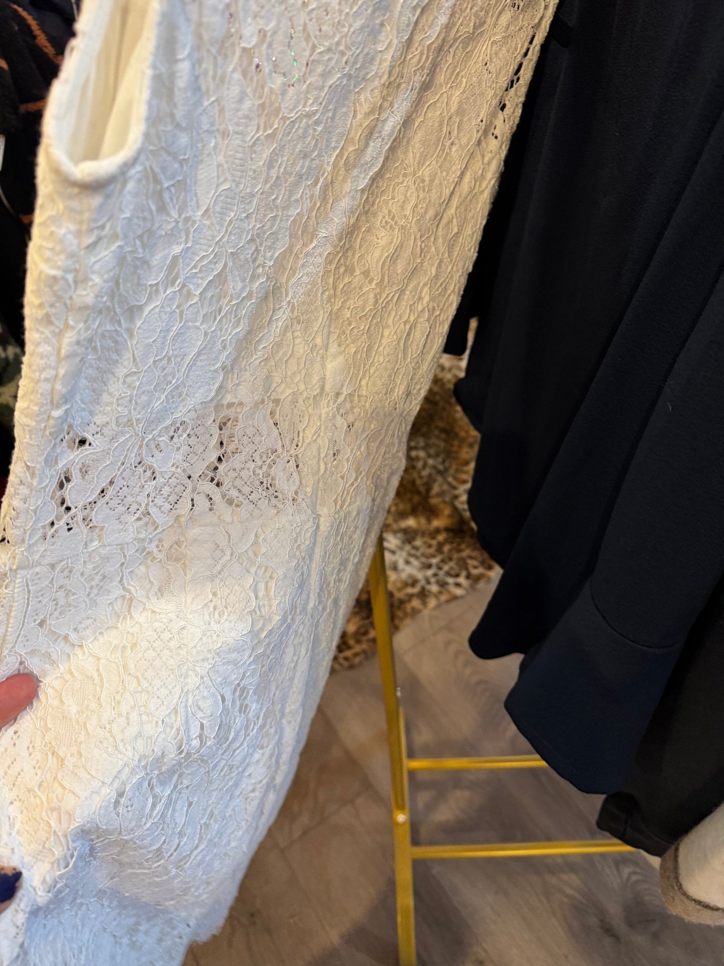 White Lace Sleeveless Dress - Superdo Brand.