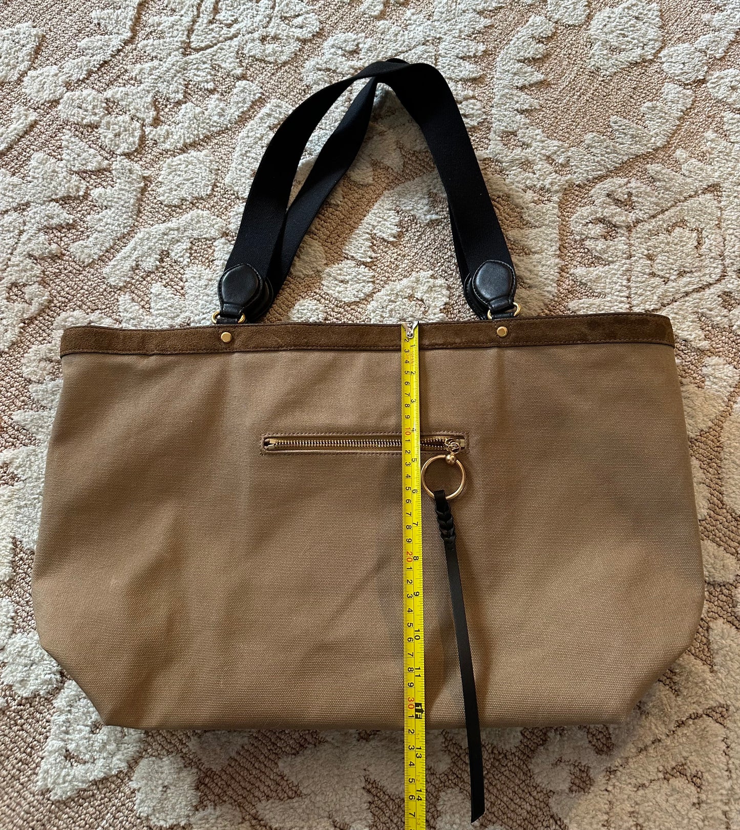 Gently used handbag. So spacious.