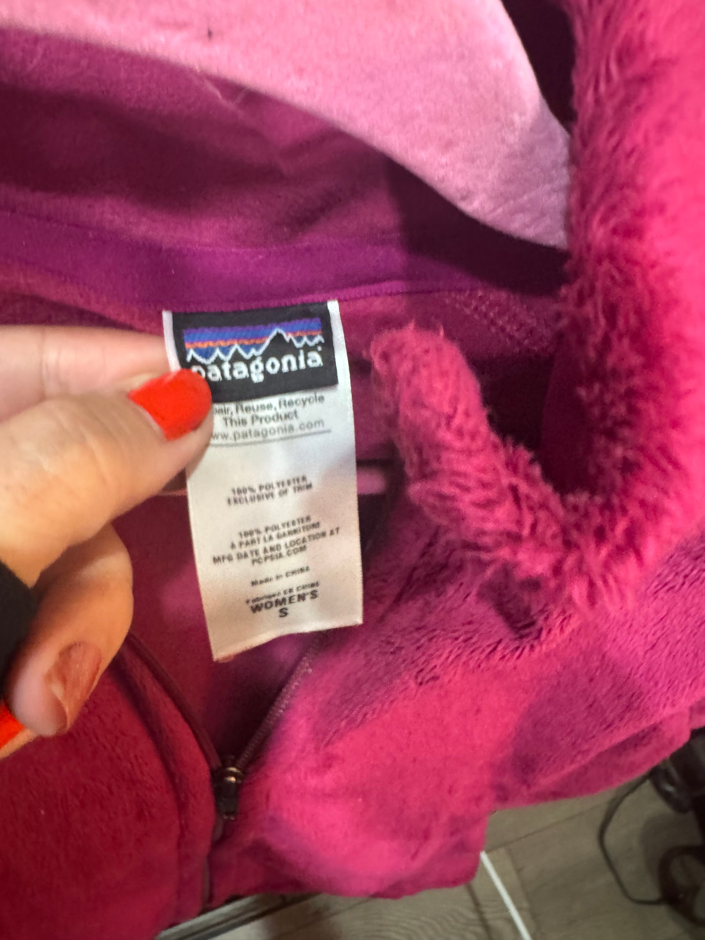 Patagonia Vest - Shade of Red/Cranberry - Size Small