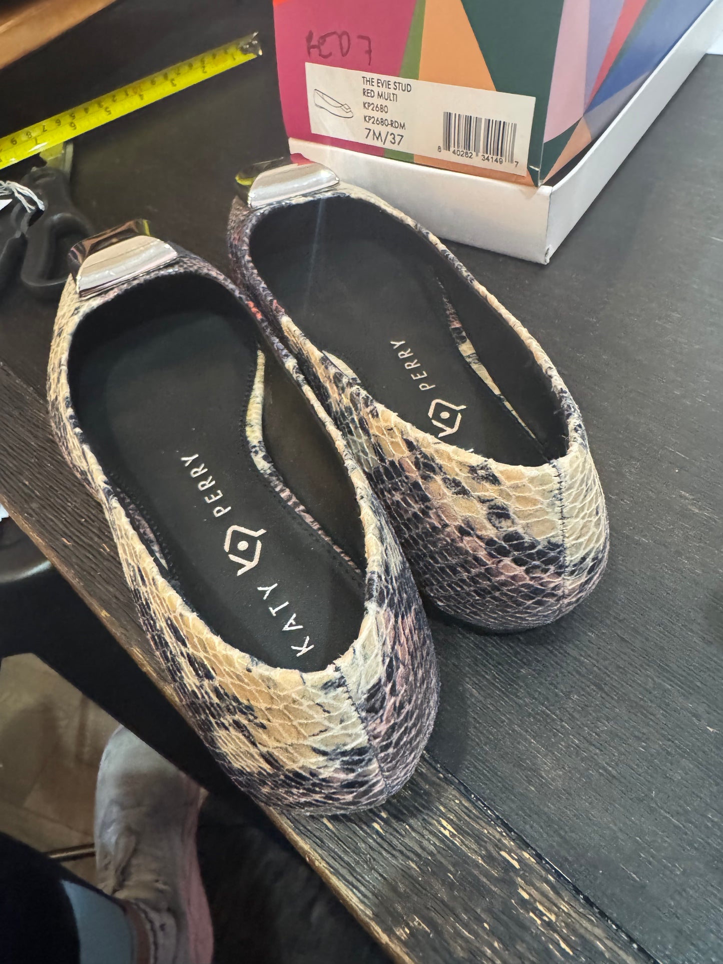 Katy Perry Size 7M Flats