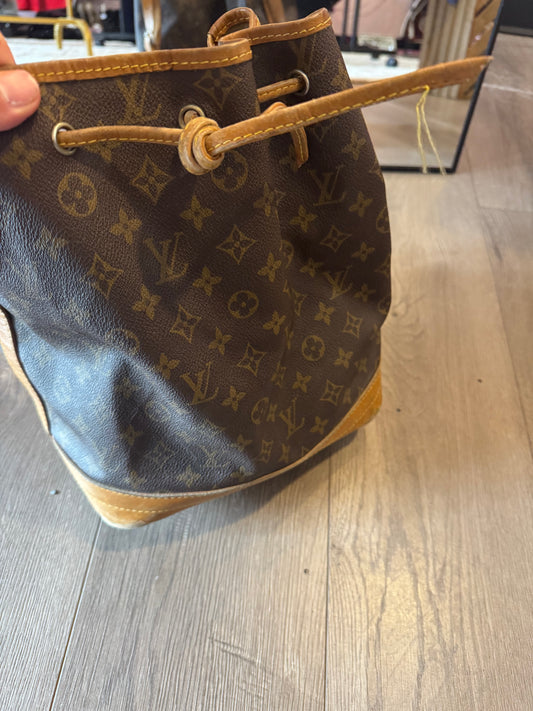 Preloved authentic Louis Vuitton bag!