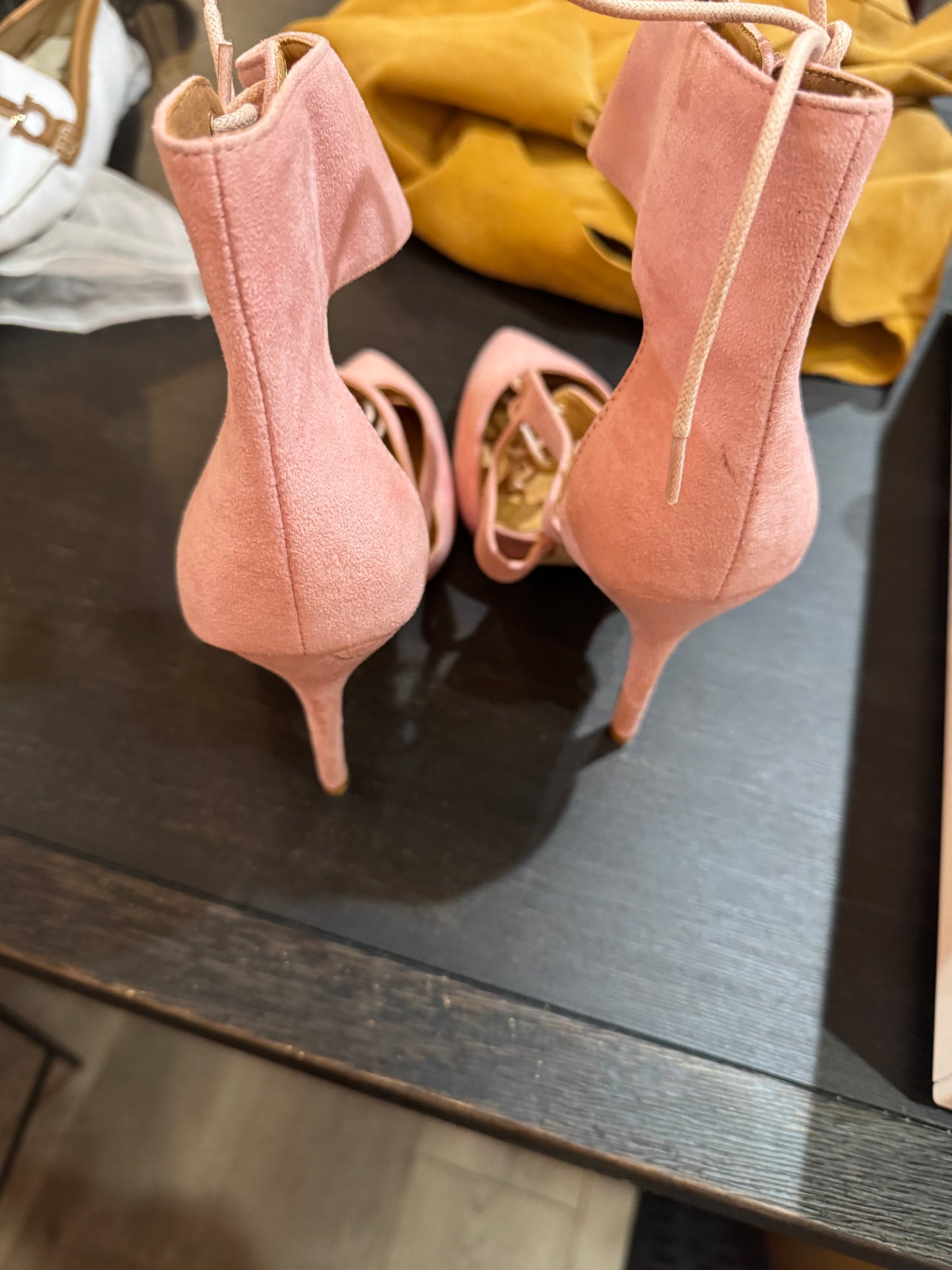 Pink pointed toe heel shoe