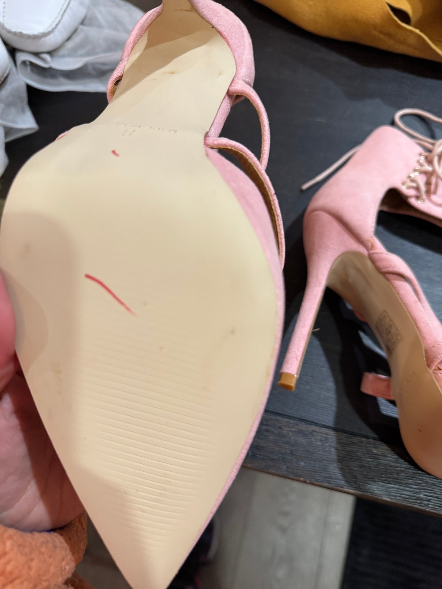 Pink pointed toe heel shoe