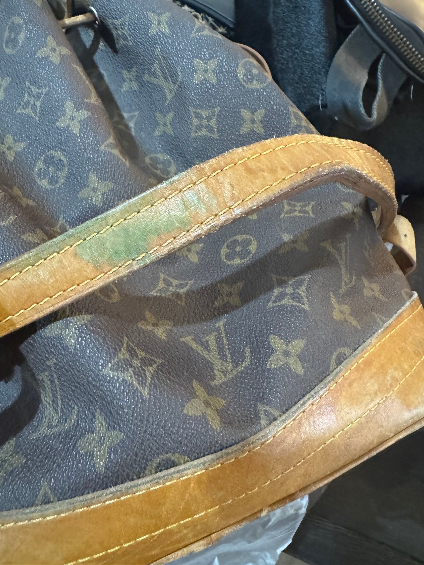Preloved authentic Louis Vuitton bag!