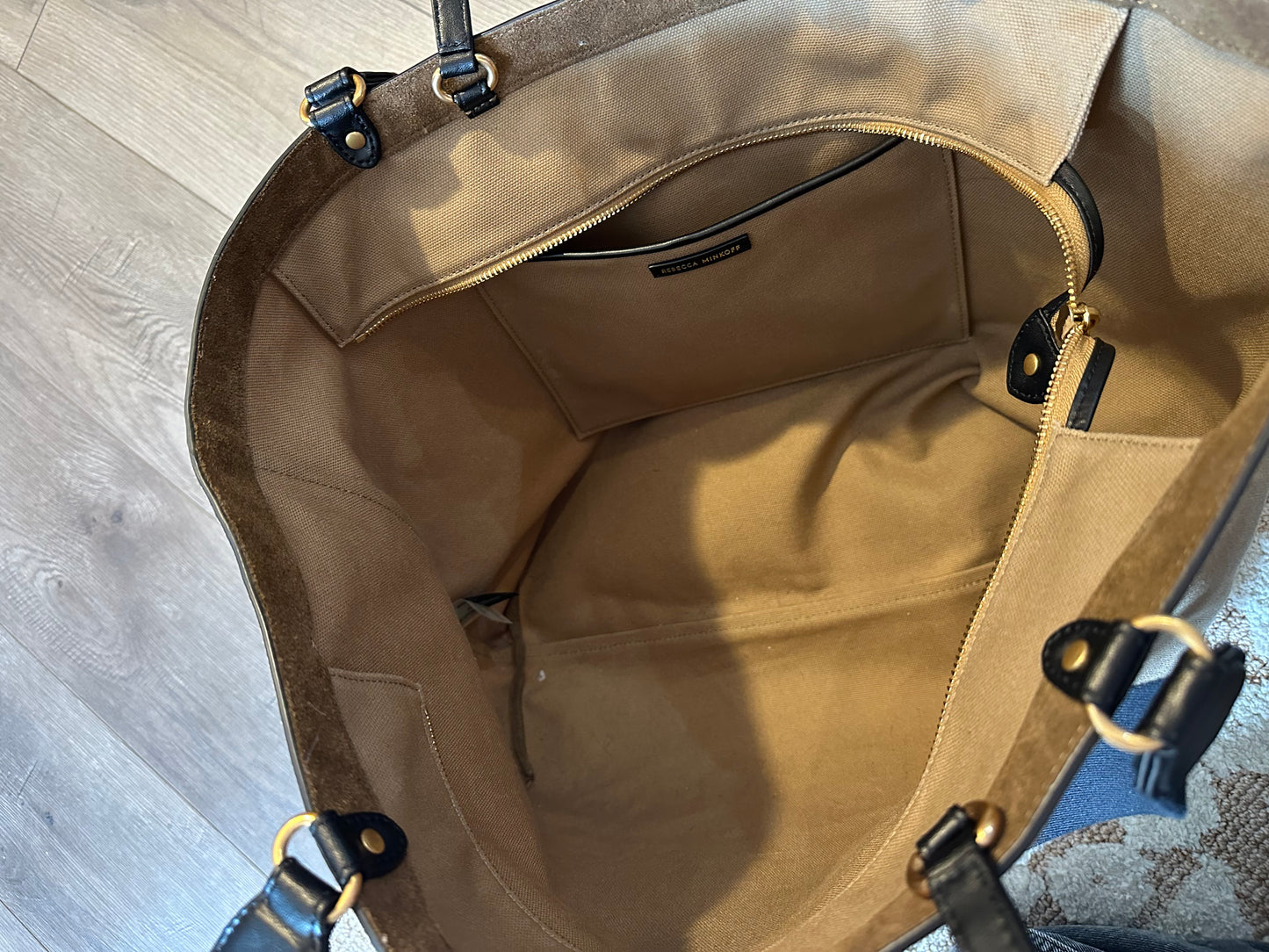 Gently used handbag. So spacious.