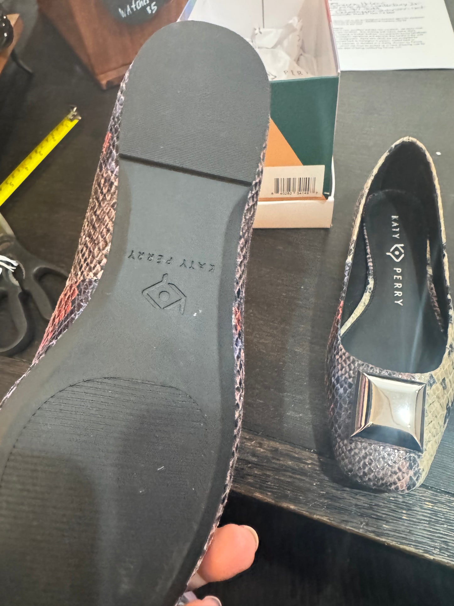 Katy Perry Size 7M Flats