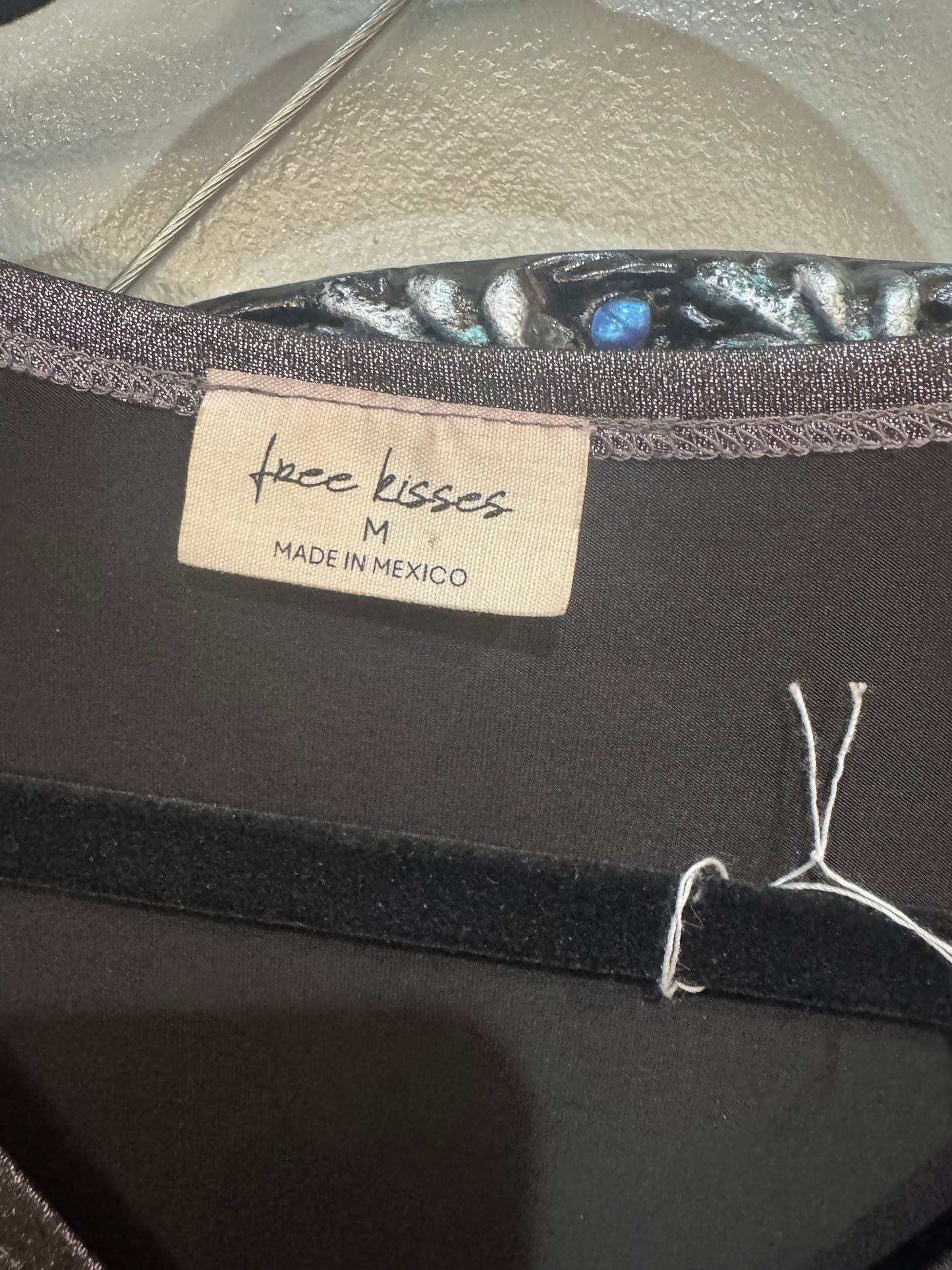 Free Kisses Tshirt - VNECK with Shimmer - Size Medium