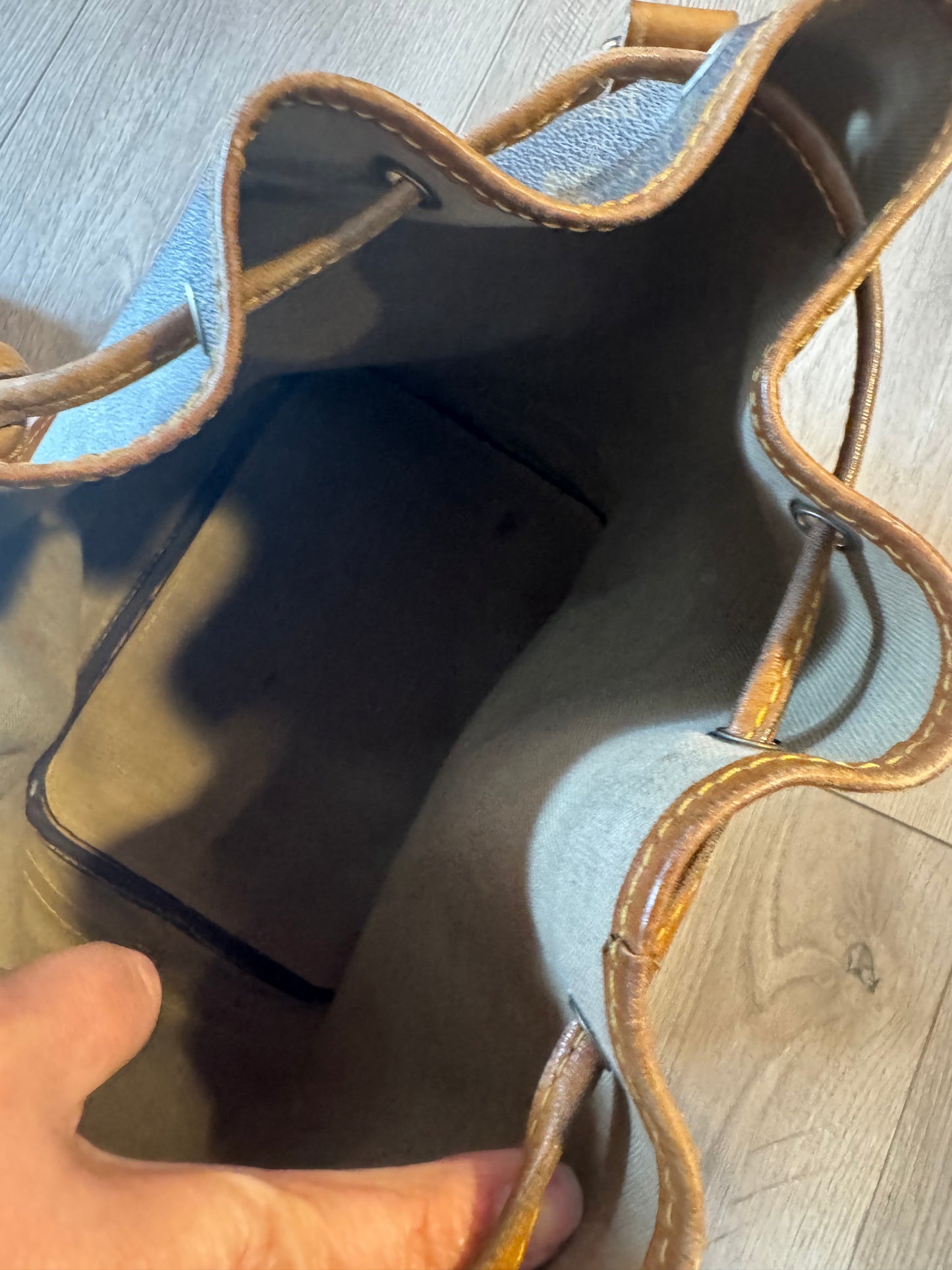 Preloved authentic Louis Vuitton bag!