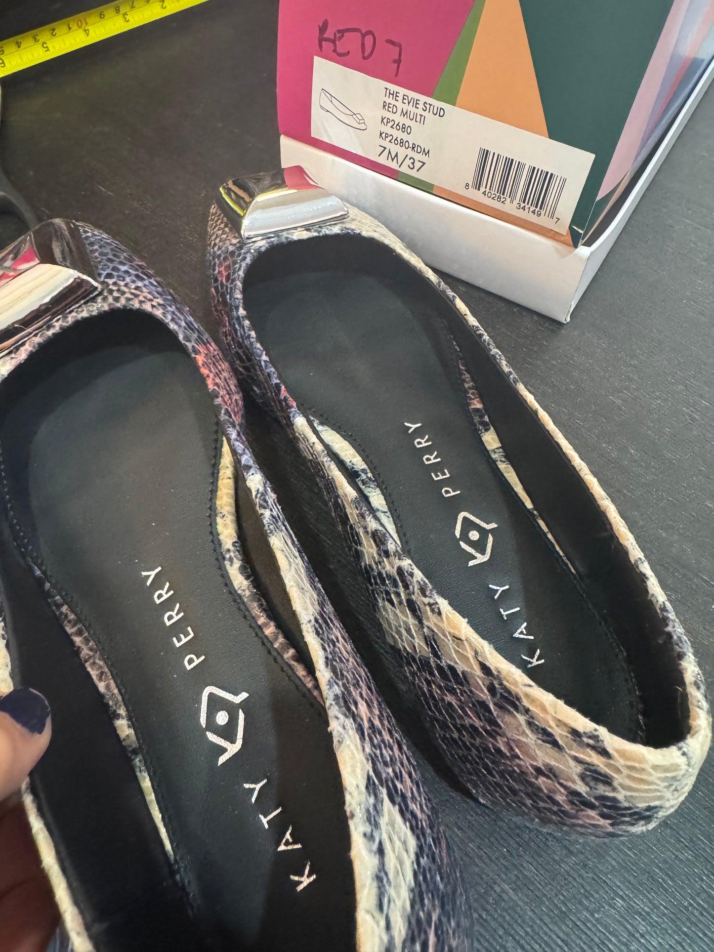 Katy Perry Size 7M Flats