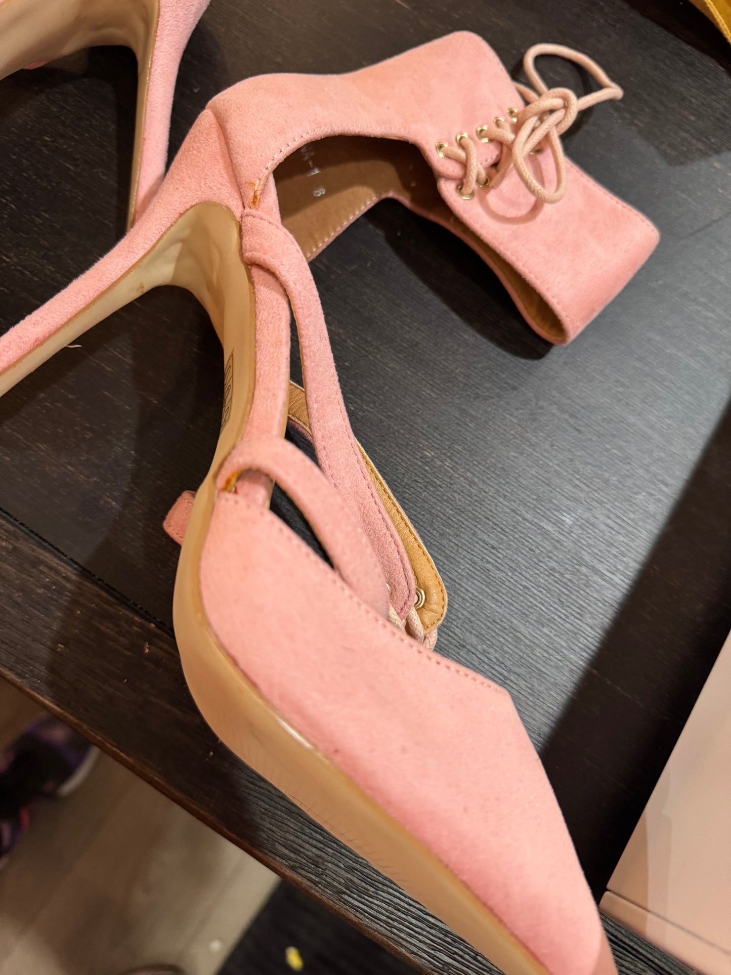 Pink pointed toe heel shoe