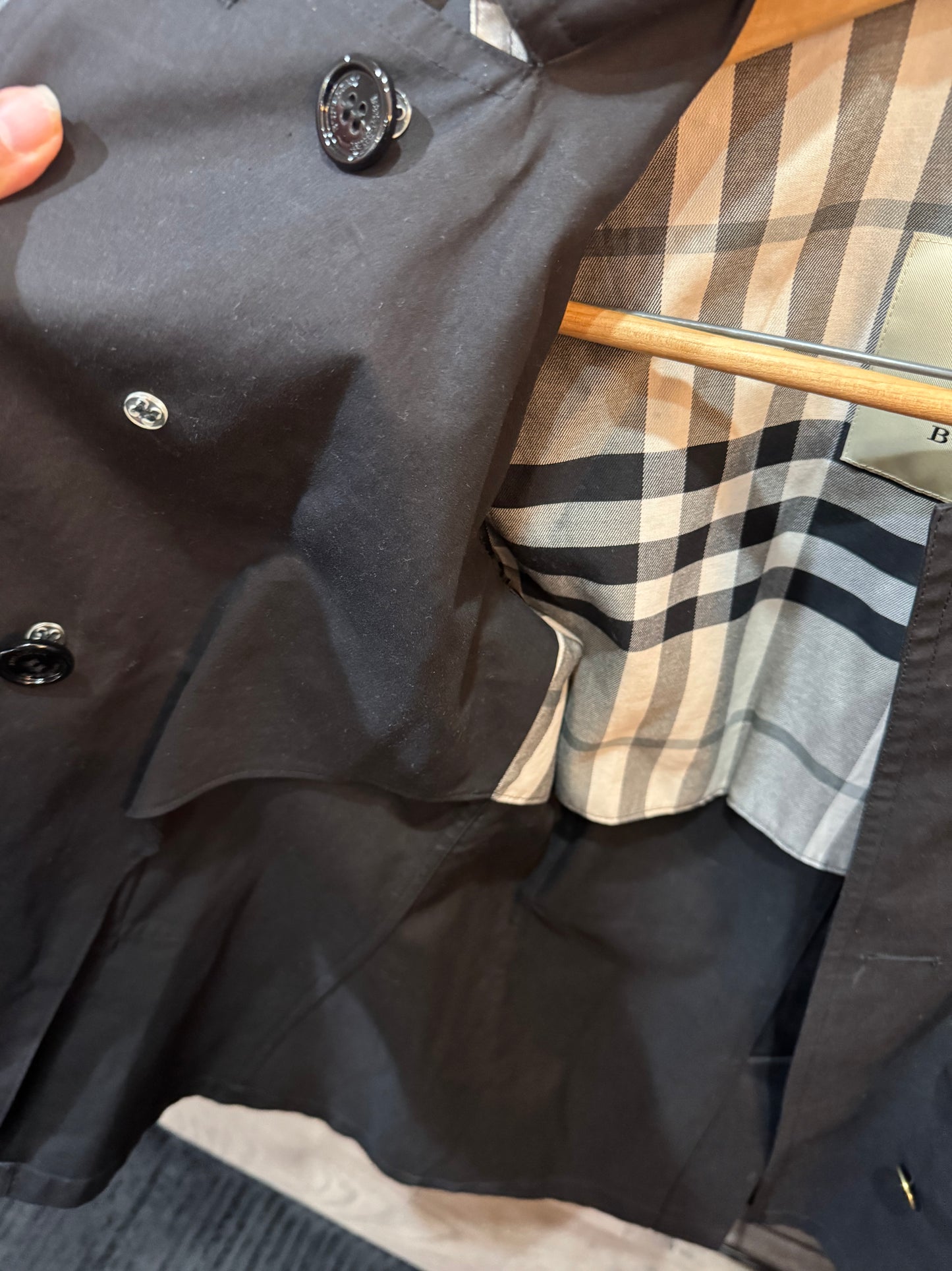 Burberry women’s trench coat. Size 8