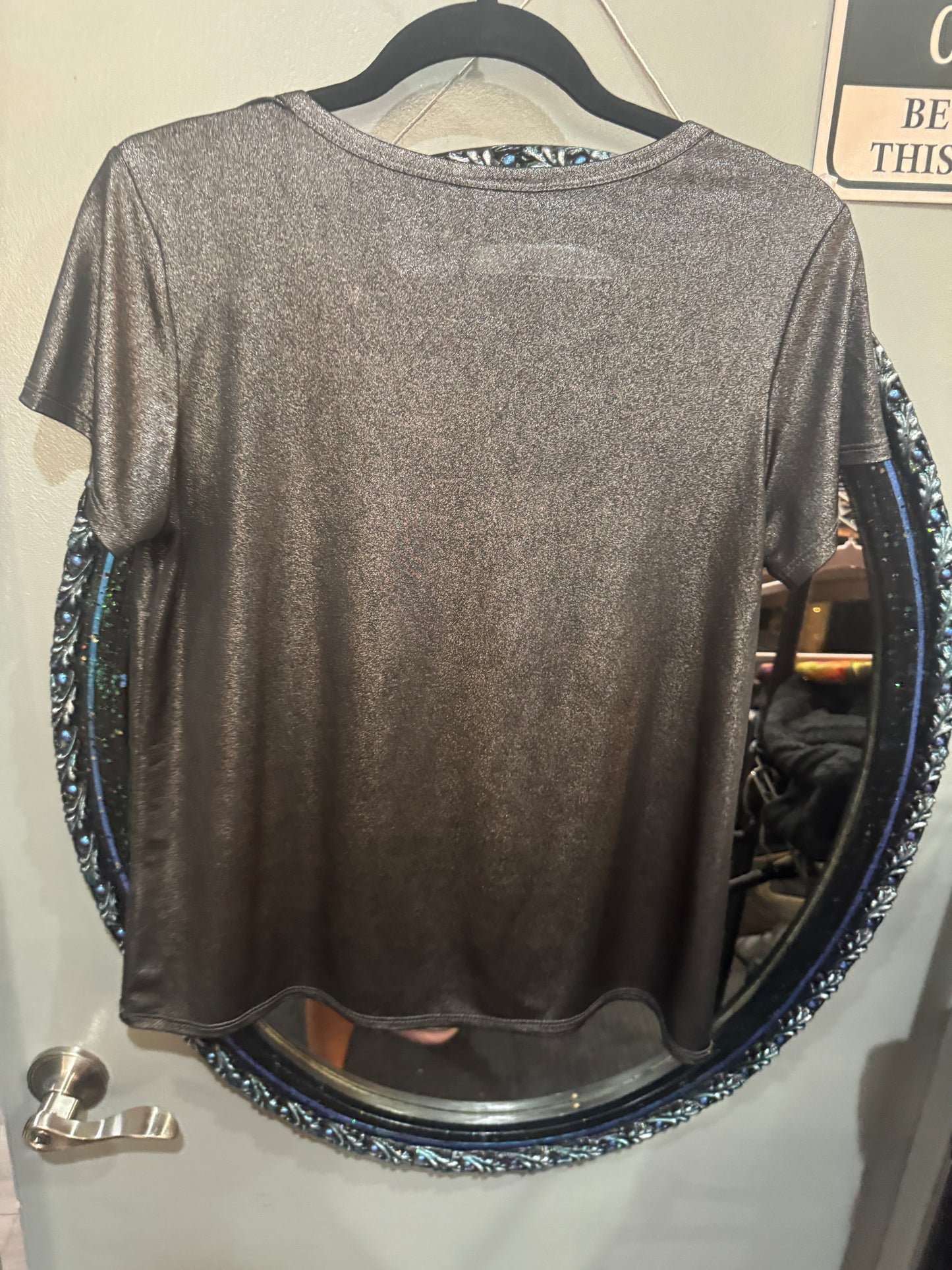 Free Kisses Tshirt - VNECK with Shimmer - Size Medium