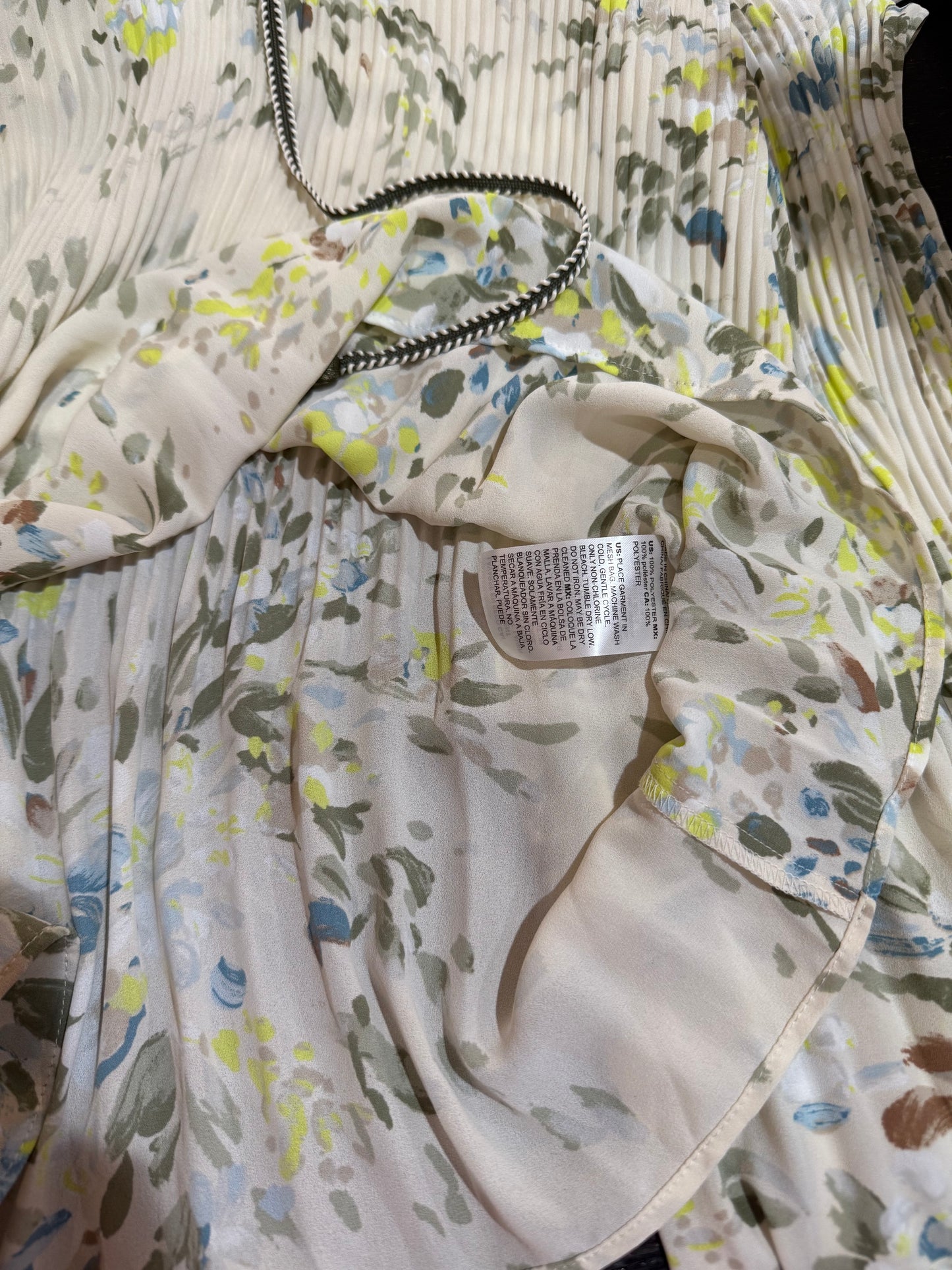 White House Black Market NWT Blouse - Size Small