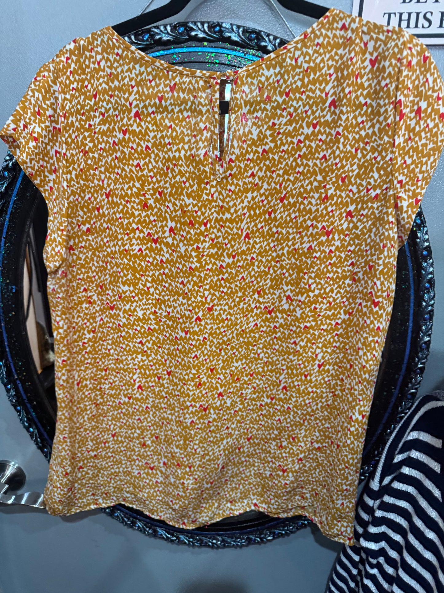 Banana Republic Size Large Tshirt