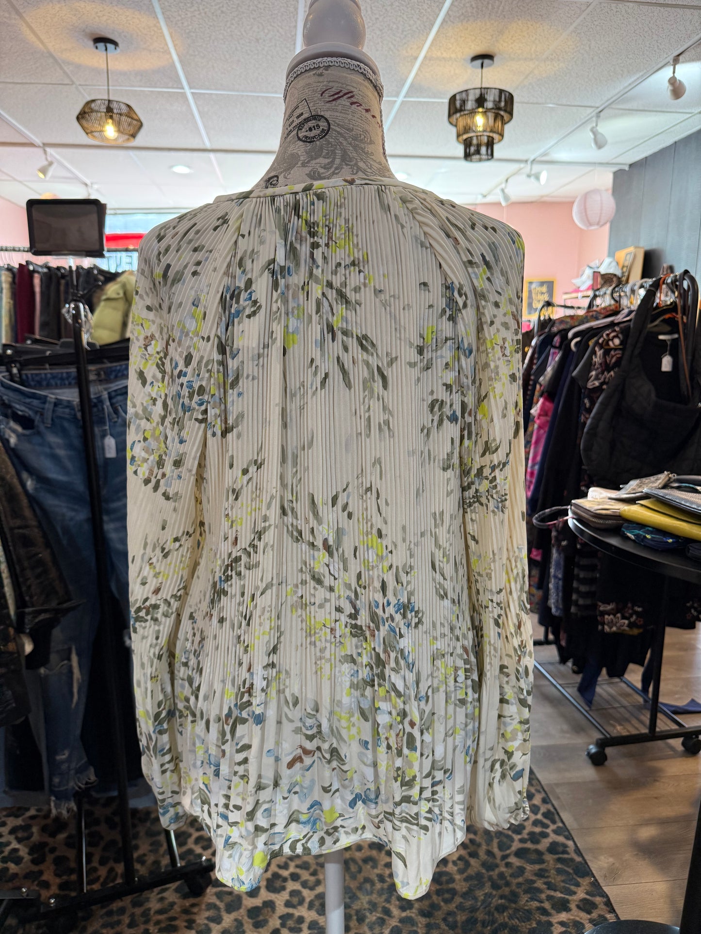 White House Black Market NWT Blouse - Size Small